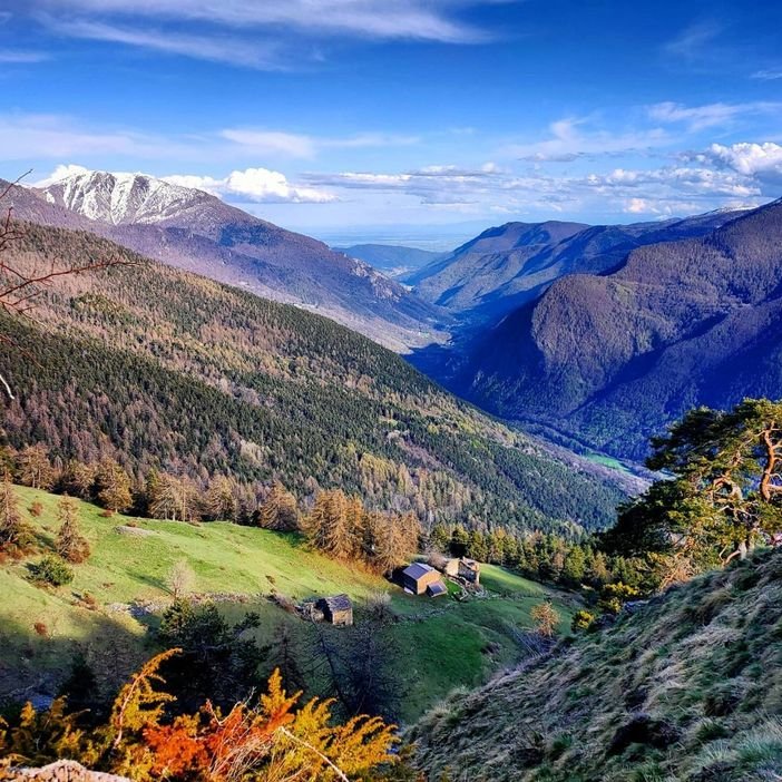 Borgata di montagna in autunno